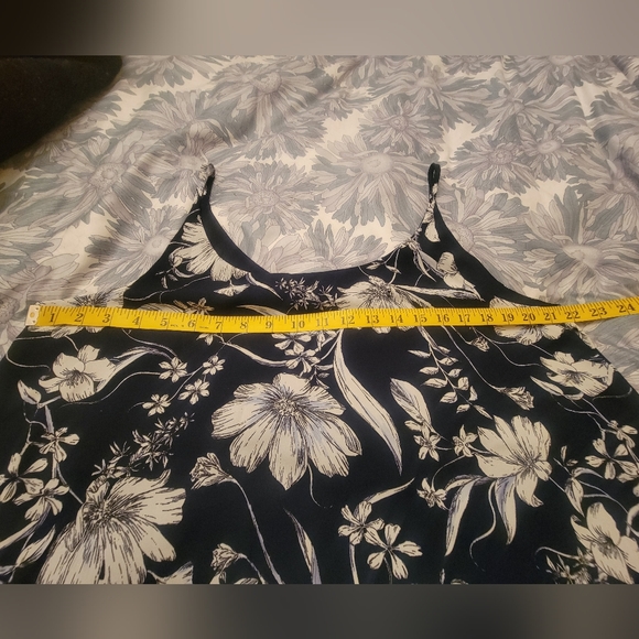 3/$25 Ladies fully lined navy blue floral camisole blouse size XL - Picture 7 of 9